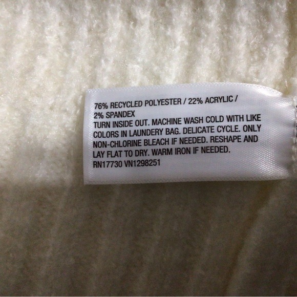 Universal Thread Cream V-Neck Sweater - Picture 6 of 6